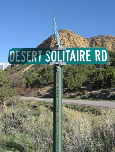 desert-solitaire-sign photo